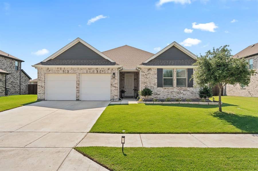 Property photo for 13529 Fergus Drive, Fort Worth, TX