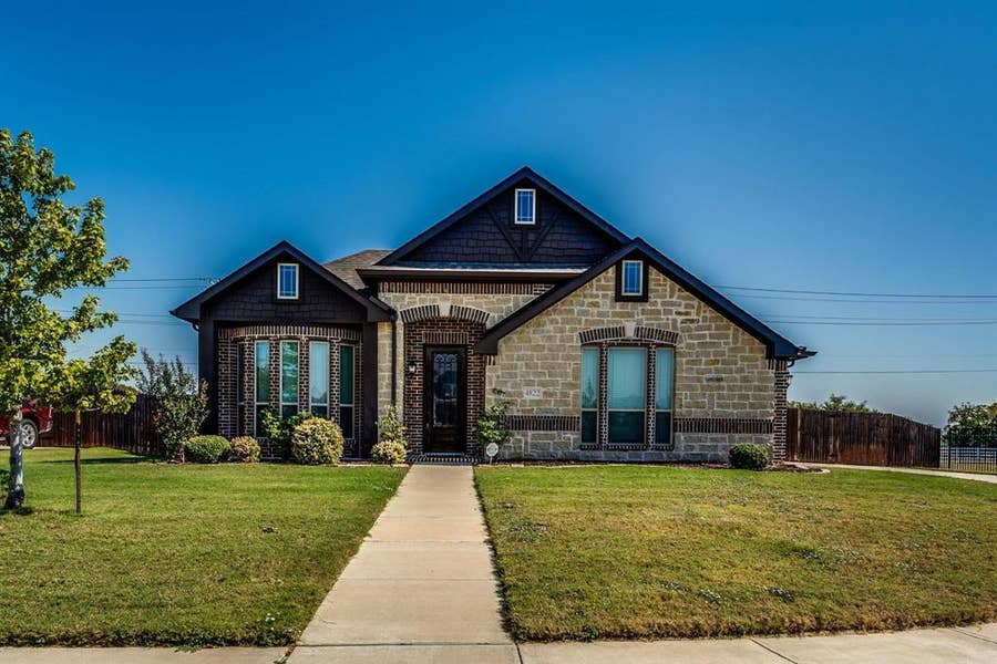 Property photo for 4822 Windfern Way, Midlothian, TX