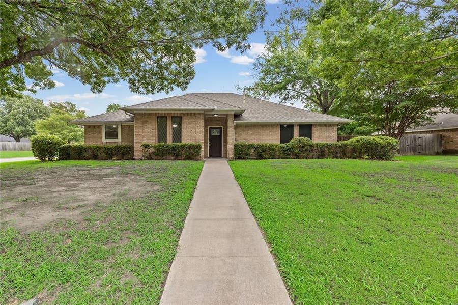 Property photo for 10501 Oak Creek Drive, Greenville, TX