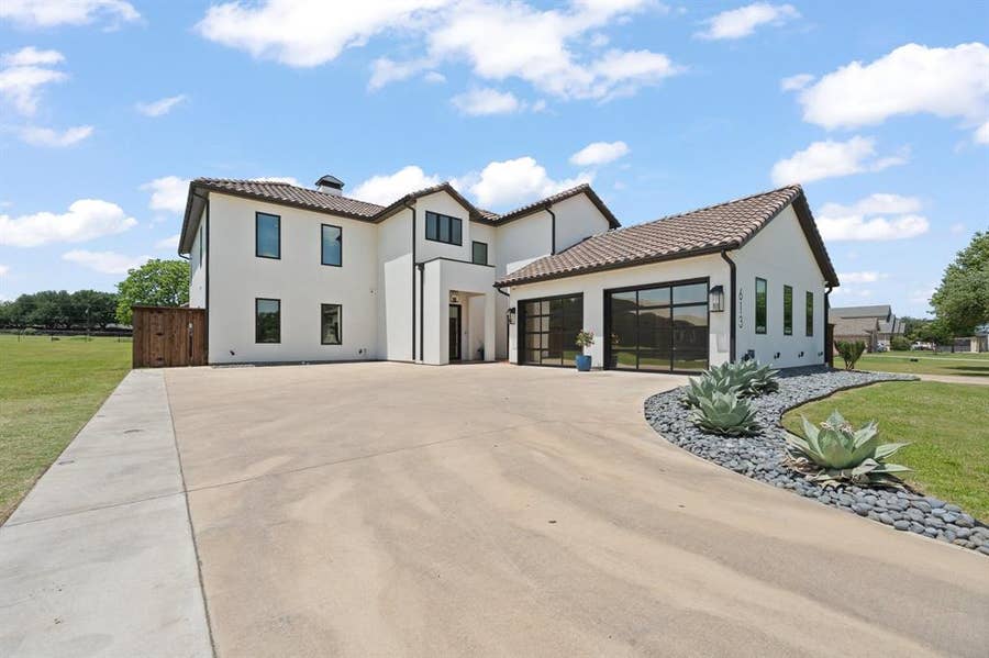 Property photo for 613 Wildcat Way, Kennedale, TX