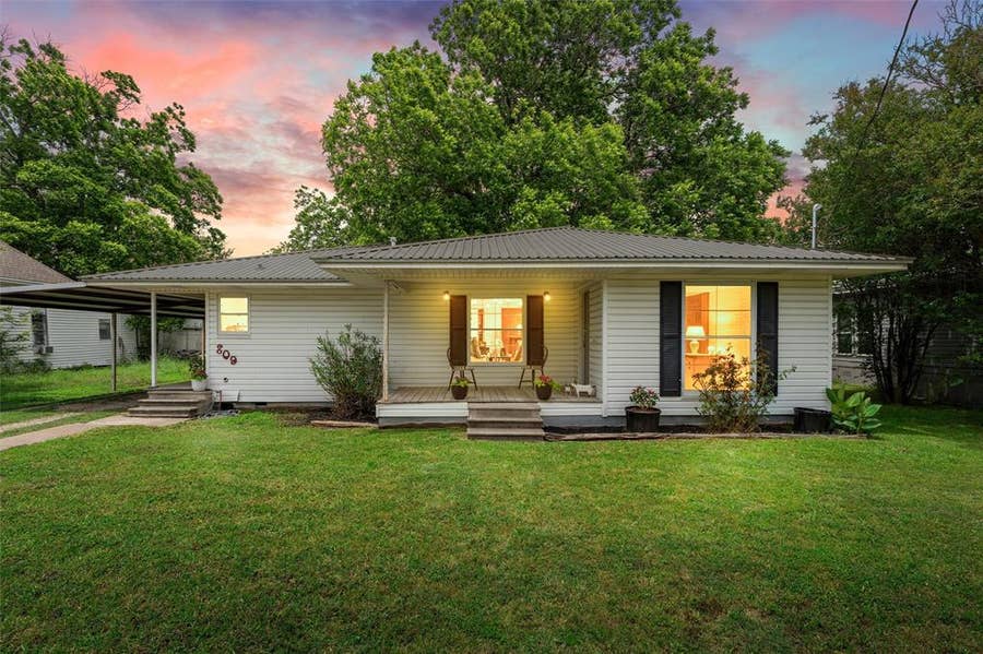 Property photo for 809 E Limestone Avenue, Mart, TX