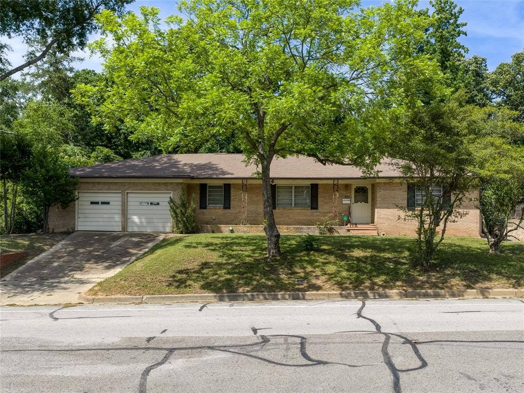 1804 Decharles Street, Tyler, TX 75701 1804 Decharles Street, Tyler, TX 75701