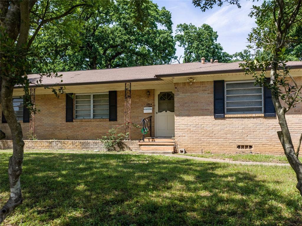 1804 Decharles Street, Tyler, TX 75701 1804 Decharles Street, Tyler, TX 75701