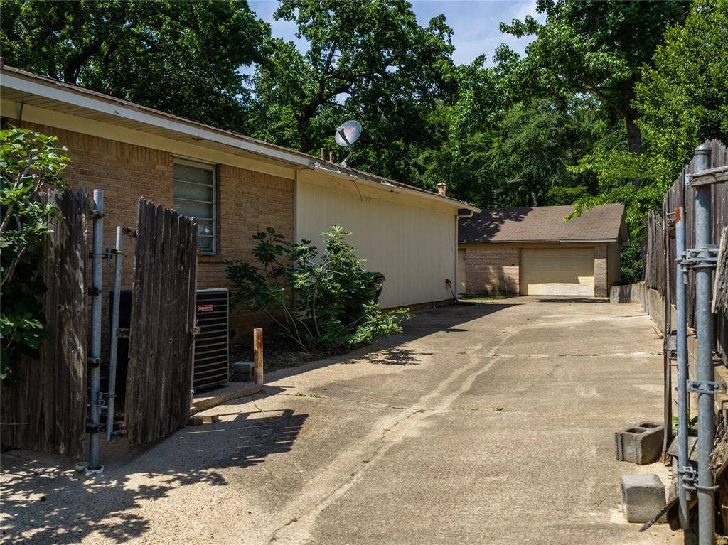 1804 Decharles Street, Tyler, TX 75701 1804 Decharles Street, Tyler, TX 75701
