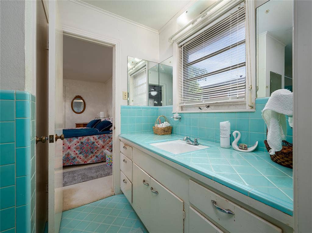 1804 Decharles Street, Tyler, TX 75701 1804 Decharles Street, Tyler, TX 75701