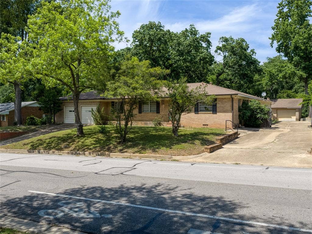 1804 Decharles Street, Tyler, TX 75701 1804 Decharles Street, Tyler, TX 75701