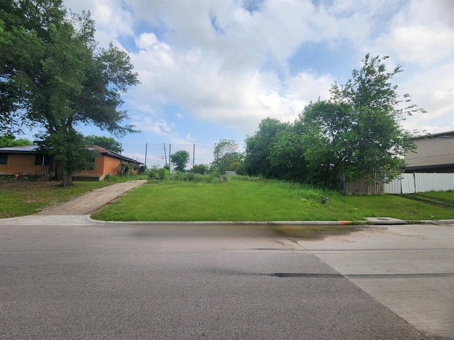 Property photo for 1802 Sutter Street, Dallas, TX