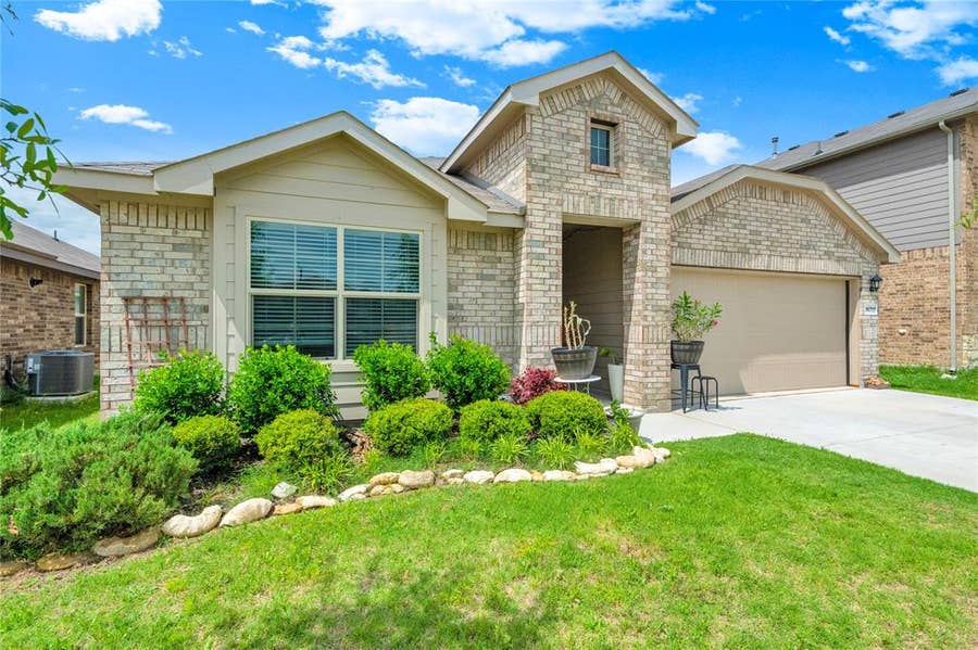 Property photo for 16717 Porterfield Lane, Justin, TX