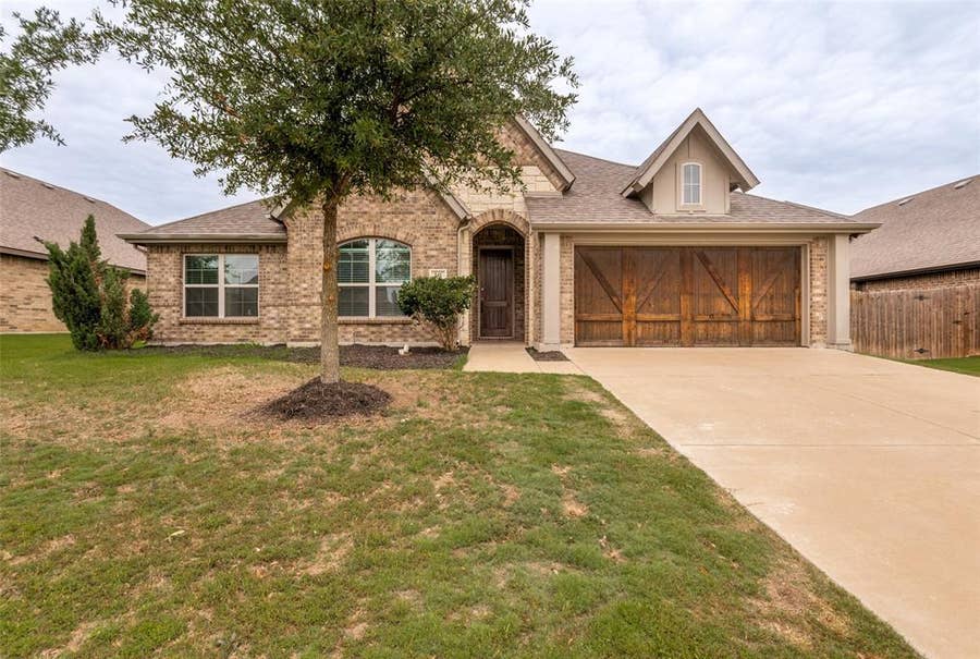 Property photo for 541 Windrow Lane, Waxahachie, TX