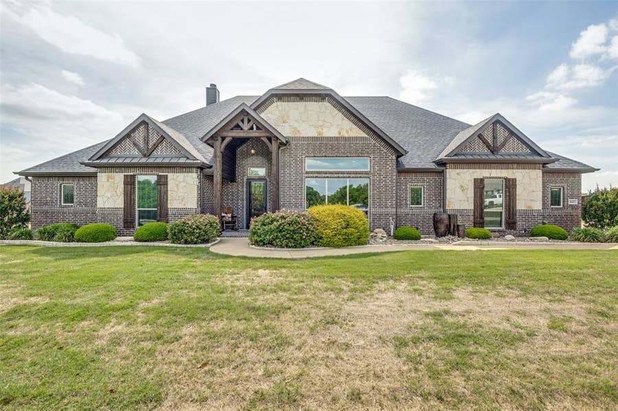 Property photo for 6641 Caliche Circle, Midlothian, TX