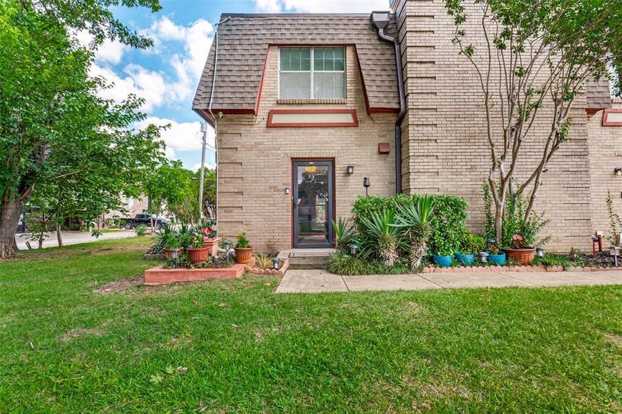 Property photo for 1813 E Grauwyler Road E, #142G, Irving, TX