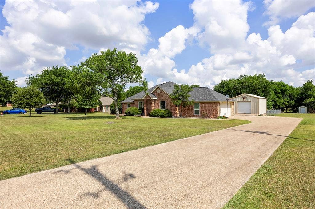2831 Skinner Road, Midlothian, TX 76065 2831 Skinner Road, Midlothian, TX 76065