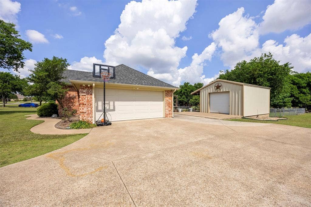 2831 Skinner Road, Midlothian, TX 76065 2831 Skinner Road, Midlothian, TX 76065