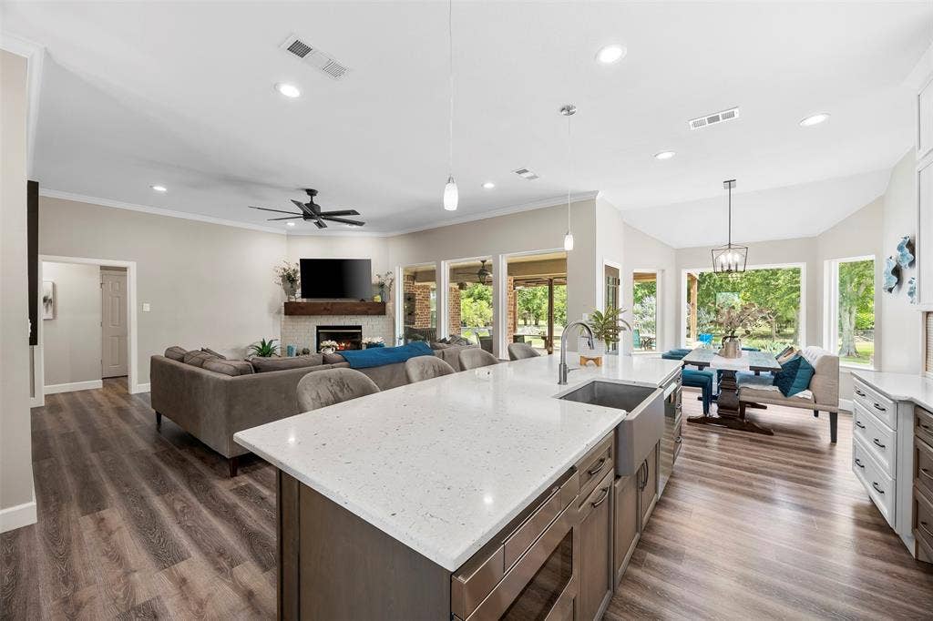 2831 Skinner Road, Midlothian, TX 76065 2831 Skinner Road, Midlothian, TX 76065