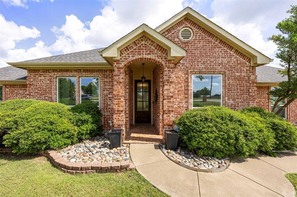 2831 Skinner Road, Midlothian, TX 76065 2831 Skinner Road, Midlothian, TX 76065