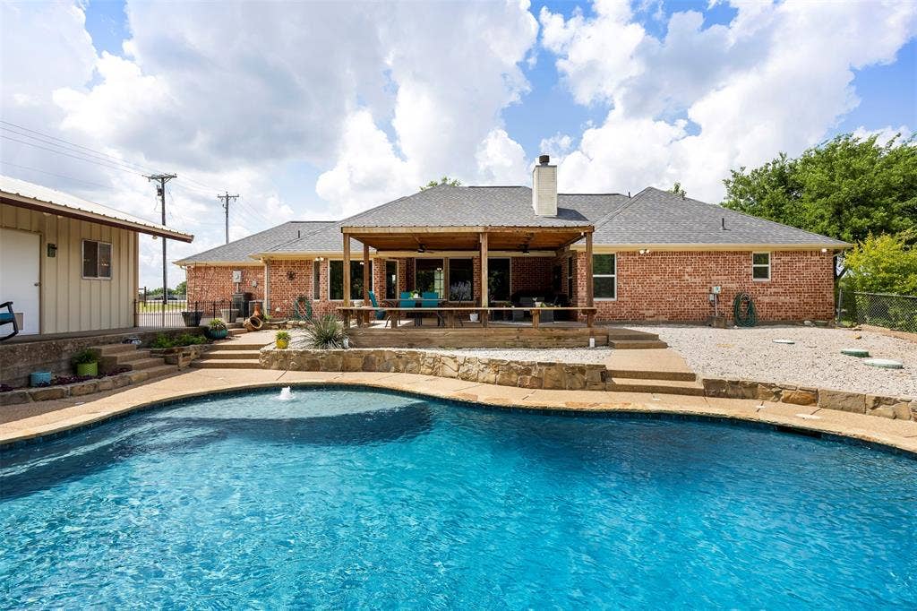 2831 Skinner Road, Midlothian, TX 76065 2831 Skinner Road, Midlothian, TX 76065