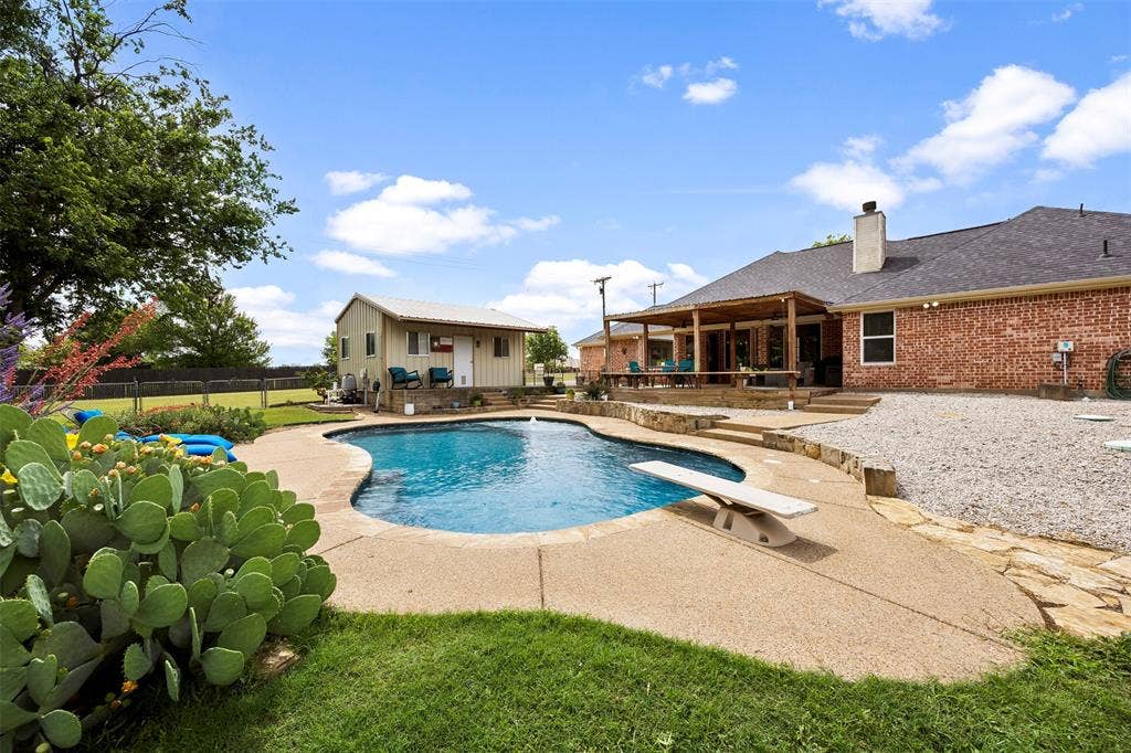 2831 Skinner Road, Midlothian, TX 76065 2831 Skinner Road, Midlothian, TX 76065