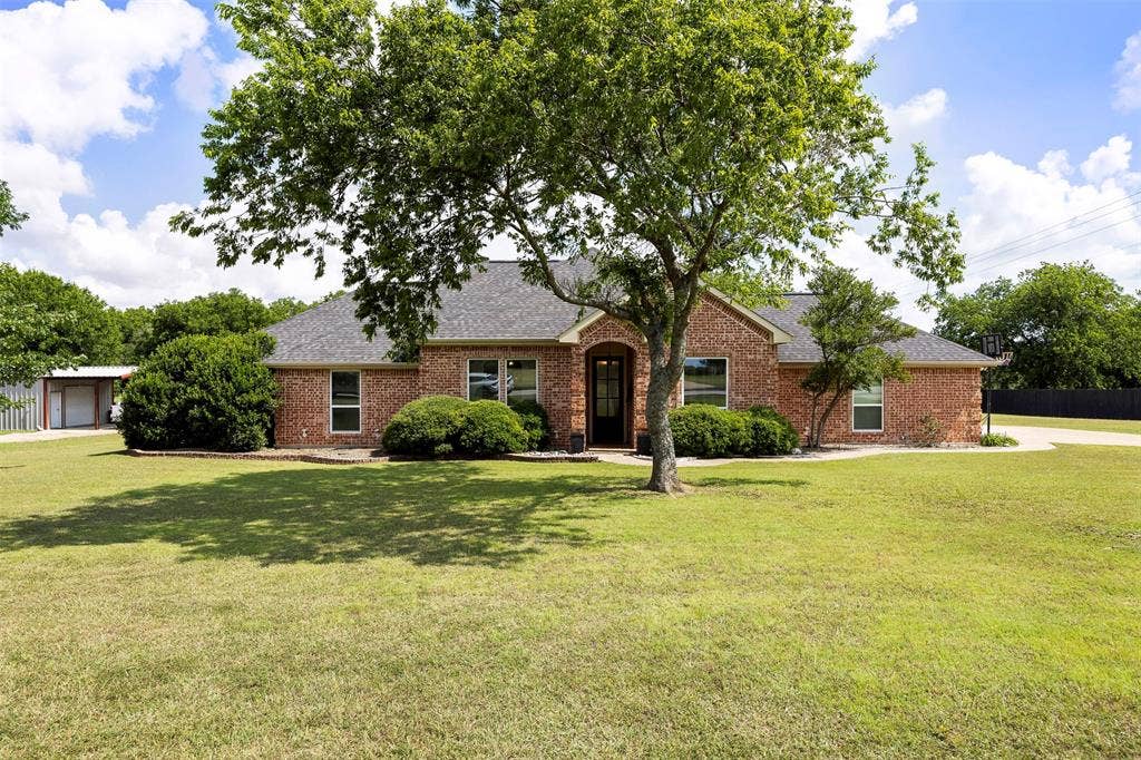2831 Skinner Road, Midlothian, TX 76065 2831 Skinner Road, Midlothian, TX 76065