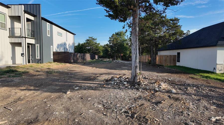 Property photo for 3917 Blue Ridge Boulevard, Dallas, TX