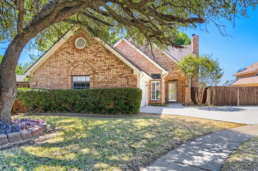 Property photo for 100 Coventry Court, Irving, TX