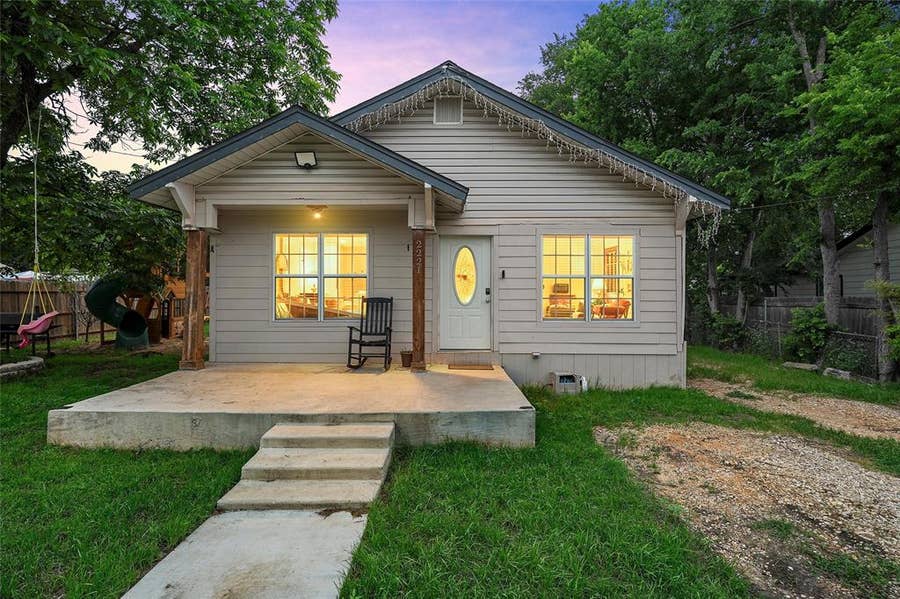 Property photo for 2221 S Park Avenue, Waco, TX