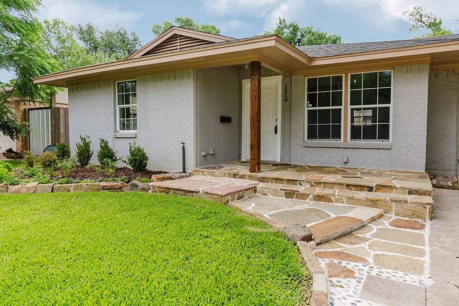 Property photo for 1528 Longview Street, Mesquite, TX