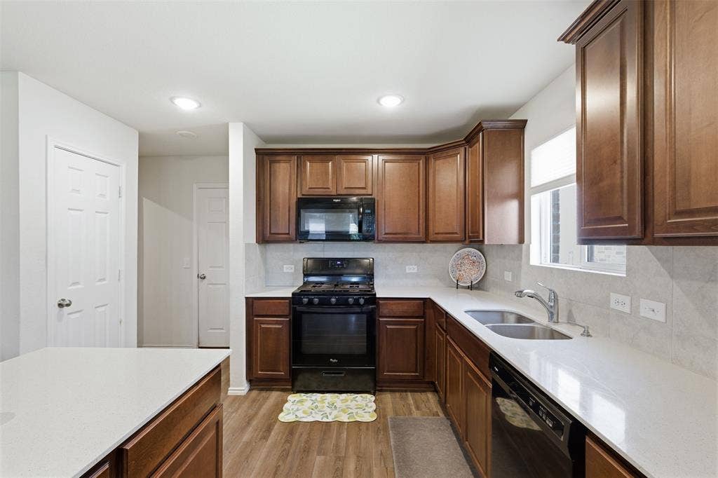 921 Shire Avenue, Haslet, TX 76052