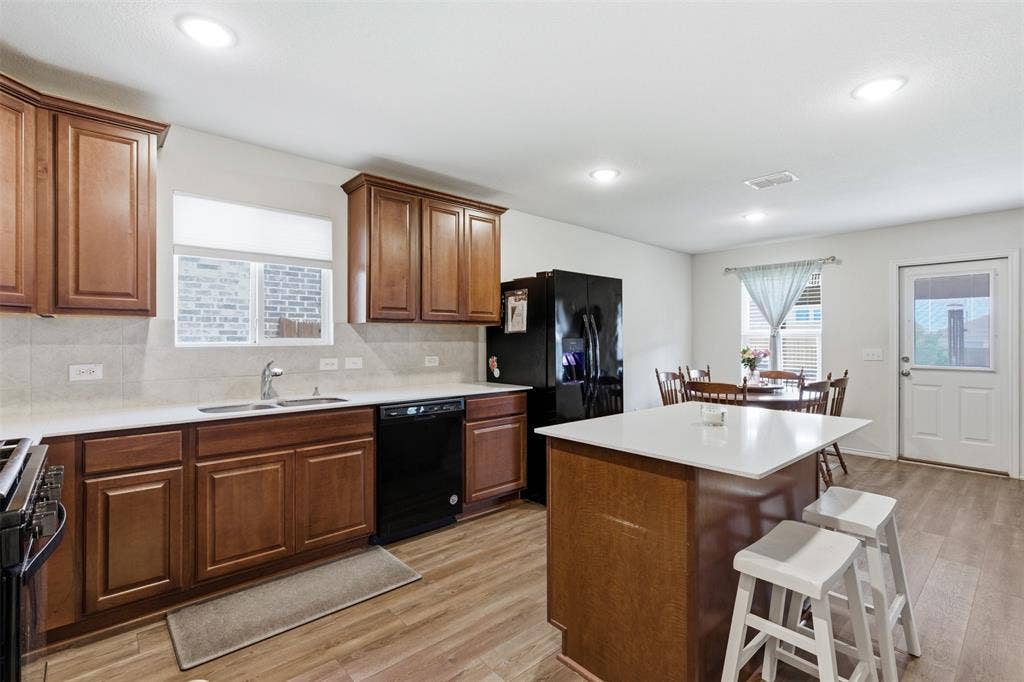 921 Shire Avenue, Haslet, TX 76052
