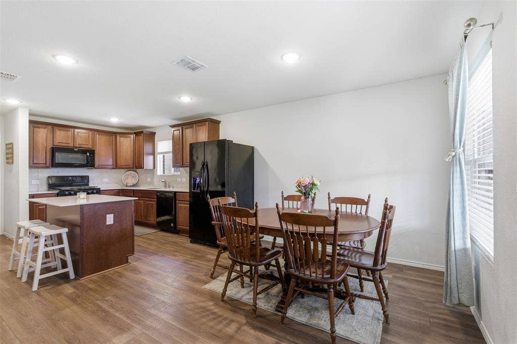 921 Shire Avenue, Haslet, TX 76052