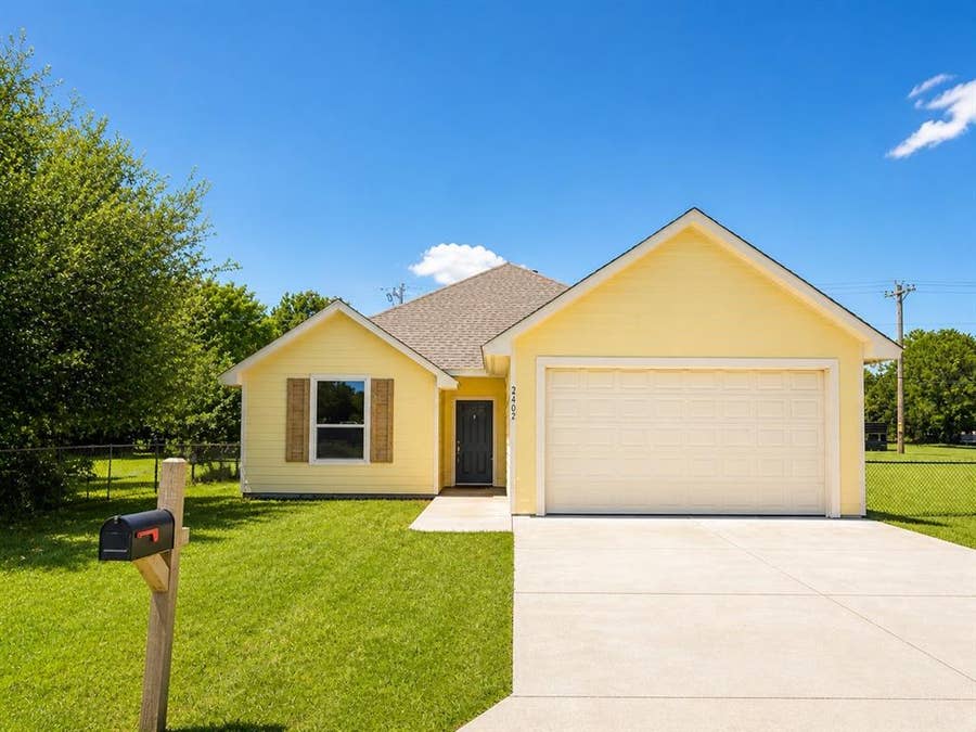 Property photo for 5402 Arrowhead Drive, Granbury, TX