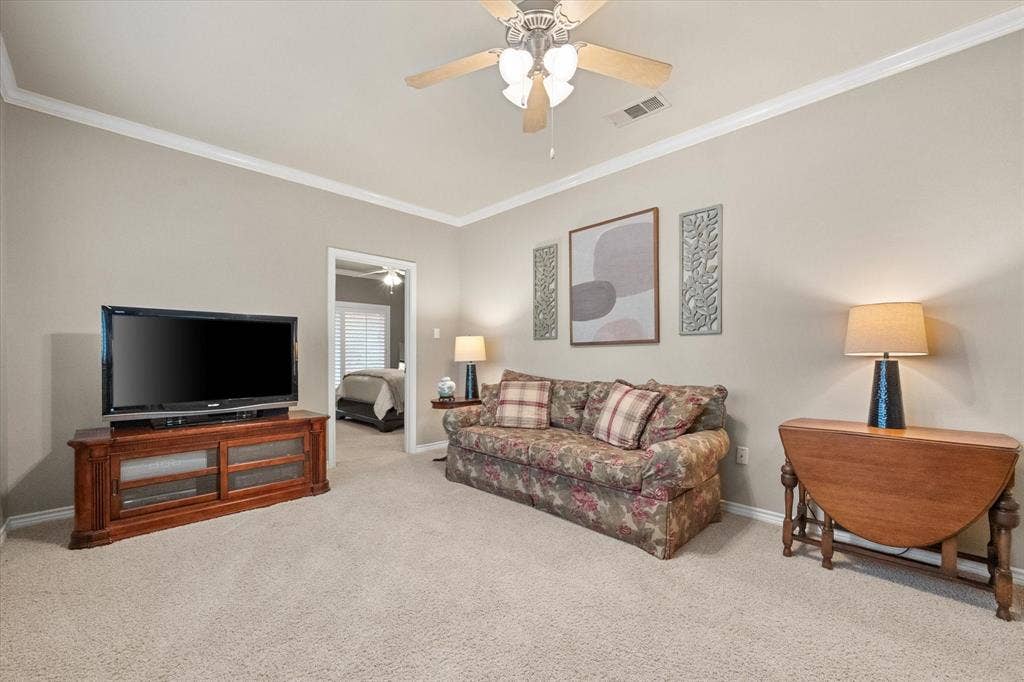 2123 Westchester Drive, Mansfield, TX 76063 Upstairs living area