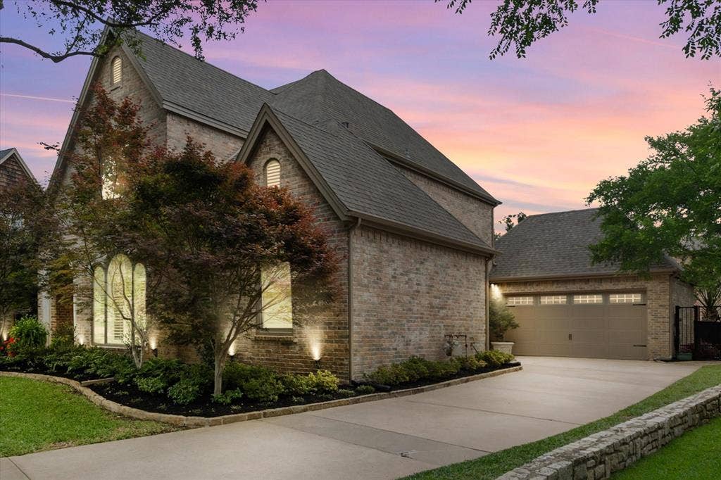 2123 Westchester Drive, Mansfield, TX 76063 3 car garage and additional parking space