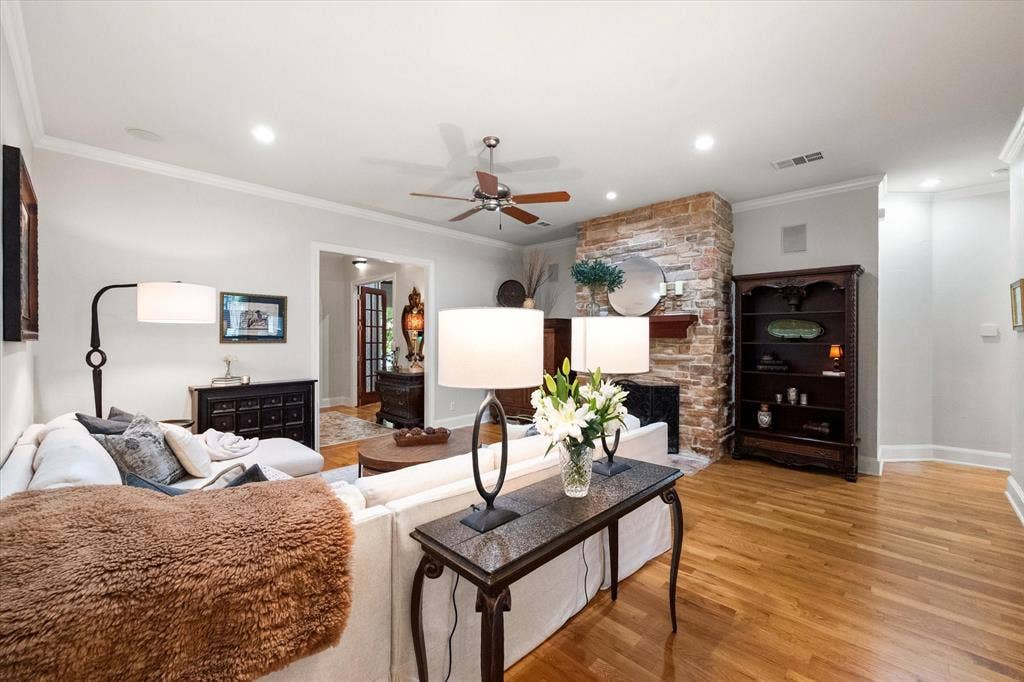 2123 Westchester Drive, Mansfield, TX 76063 2123 Westchester Drive, Mansfield, TX 76063