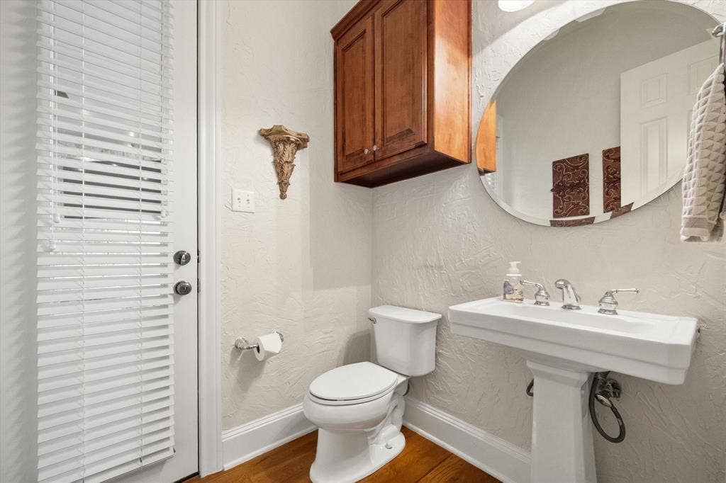 2123 Westchester Drive, Mansfield, TX 76063 Pool bath