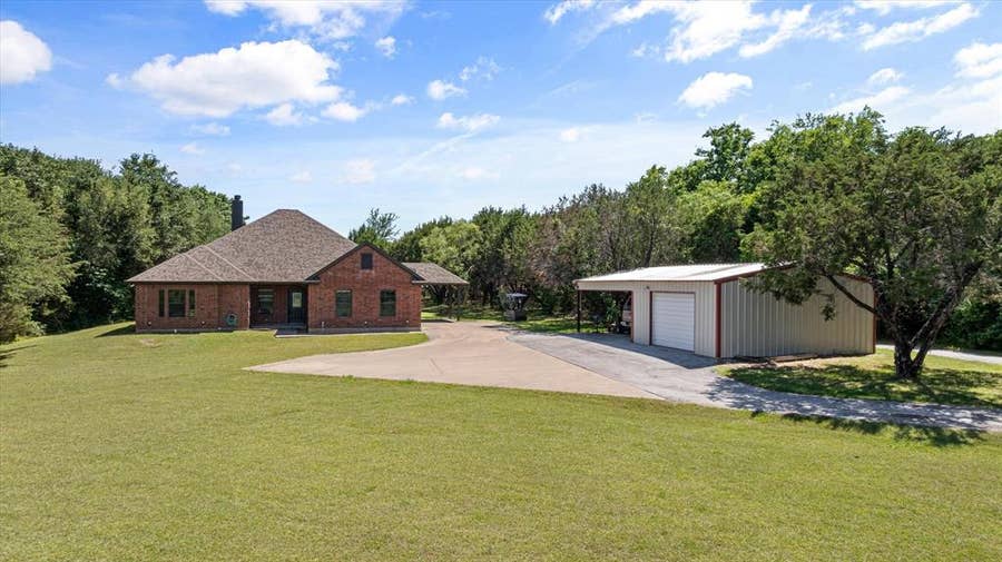 Property photo for 425 Indian Mountain Court, Granbury, TX