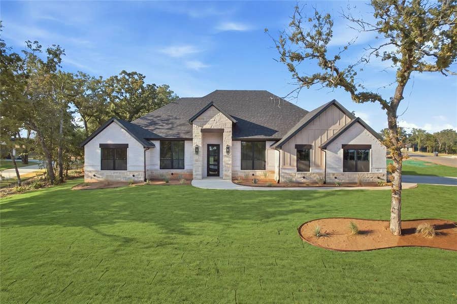 Property photo for 1057 Arbor Vista Drive, Azle, TX