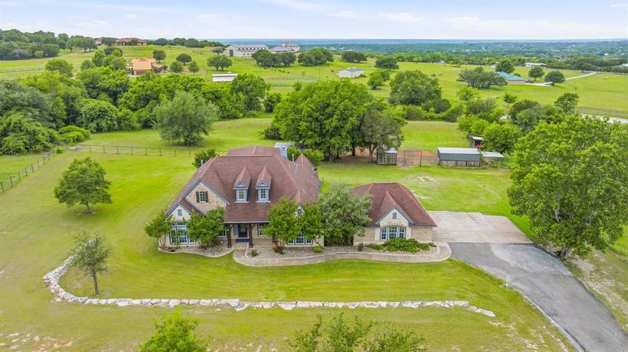 Property photo for 1914 Bentwater Parkway, Granbury, TX