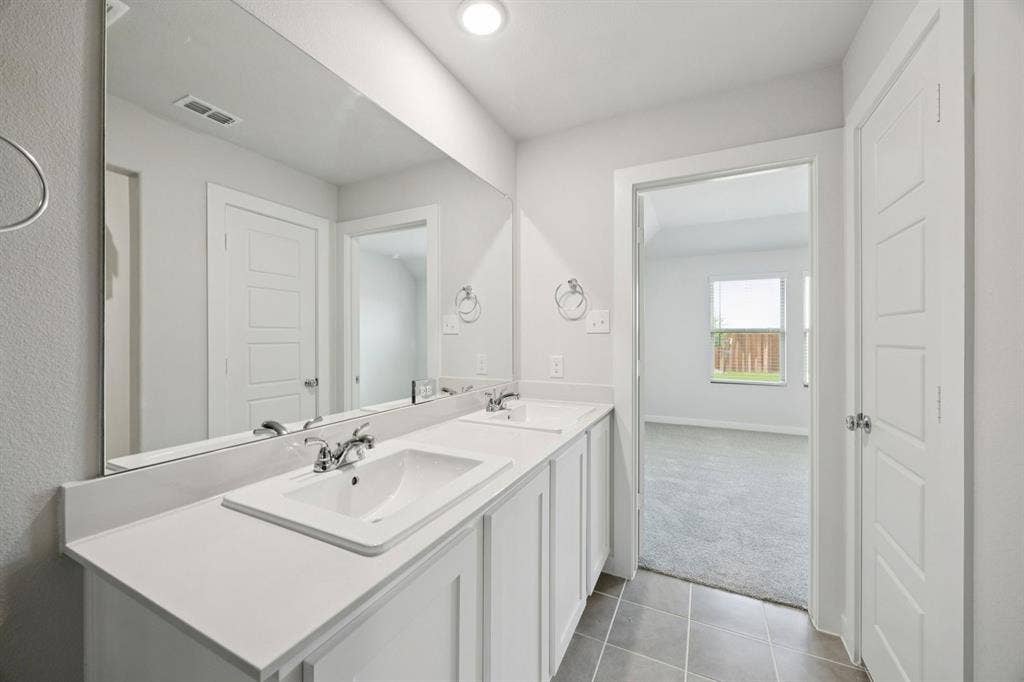 2123 Derby Drive, Seagoville, TX 75159 Primary Bathroom in the Hadley home plan by Trophy Signature Homes – REPRESENTATIVE PHOTO