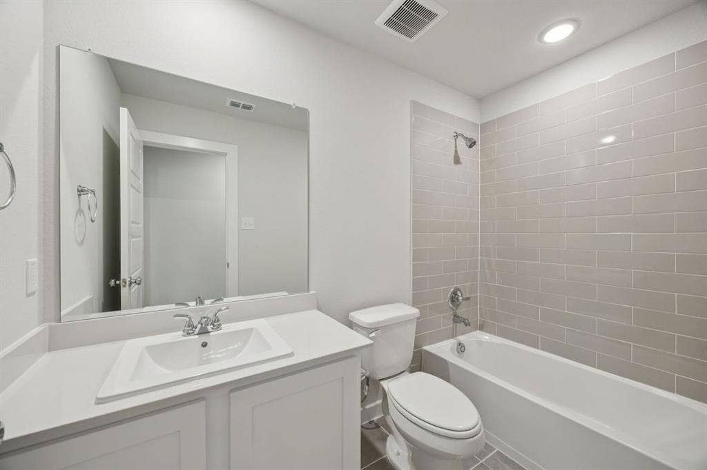 2123 Derby Drive, Seagoville, TX 75159 Bathroom in the Hadley home plan by Trophy Signature Homes – REPRESENTATIVE PHOTO
