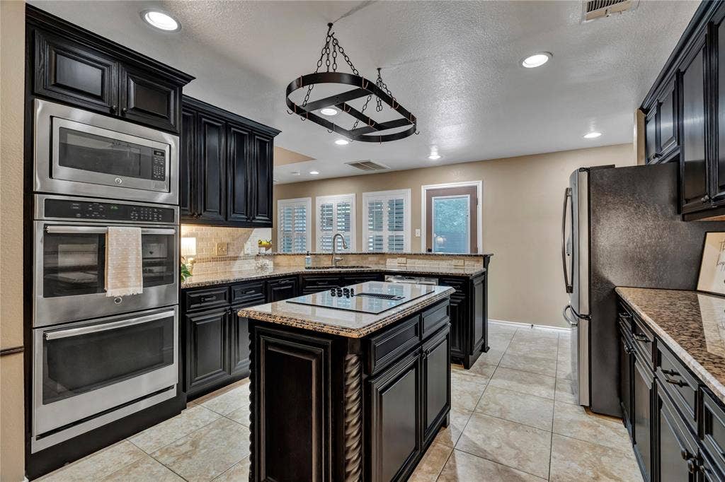 2405 Charlene Drive, Plano, TX 75074 2405 Charlene Drive, Plano, TX 75074