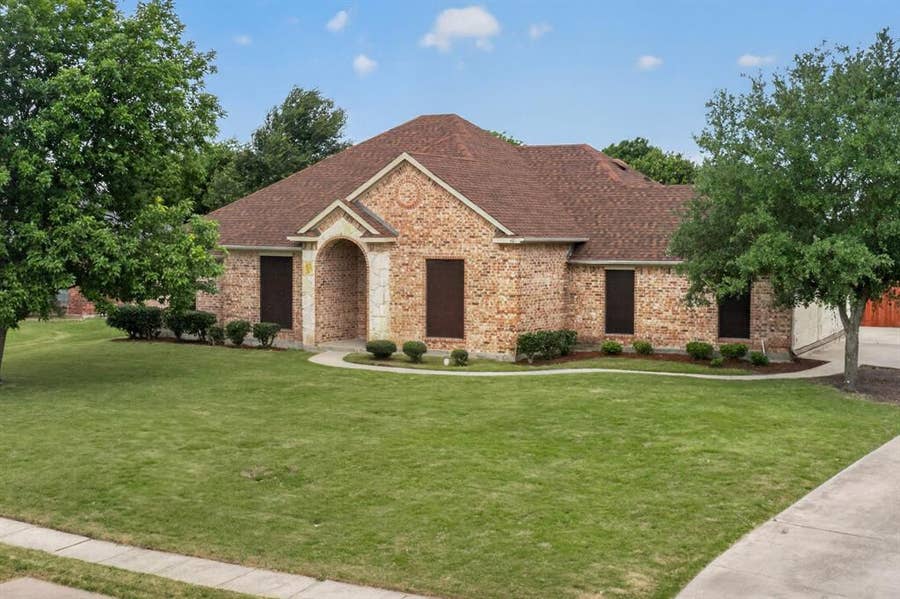 Property photo for 401 Champions Court, Crandall, TX