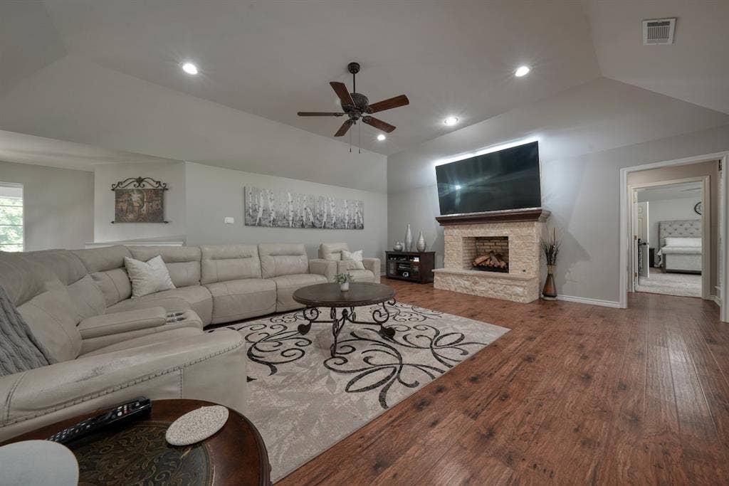 6112 Sutherland Drive, Tyler, TX 75703 6112 Sutherland Drive, Tyler, TX 75703