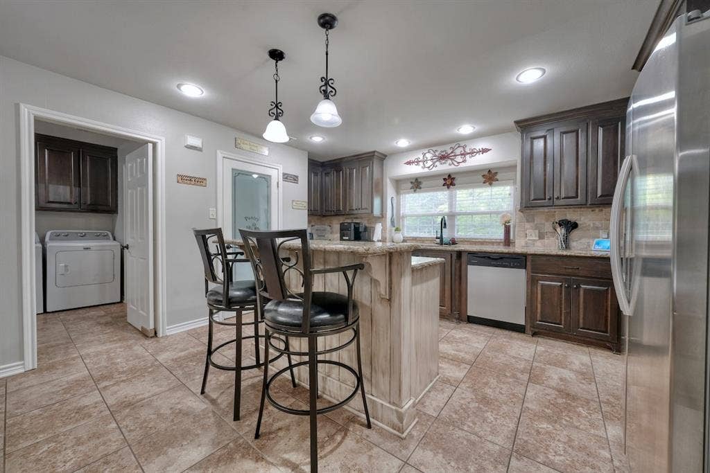 6112 Sutherland Drive, Tyler, TX 75703 6112 Sutherland Drive, Tyler, TX 75703