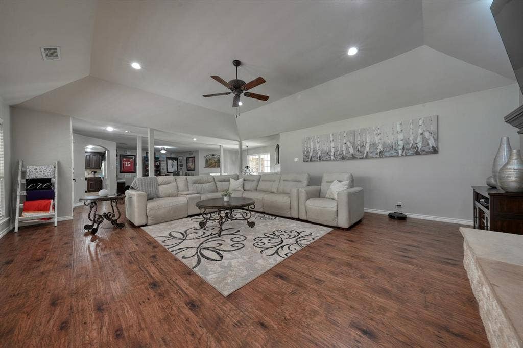 6112 Sutherland Drive, Tyler, TX 75703 6112 Sutherland Drive, Tyler, TX 75703