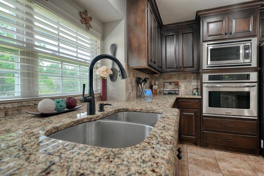 6112 Sutherland Drive, Tyler, TX 75703 6112 Sutherland Drive, Tyler, TX 75703