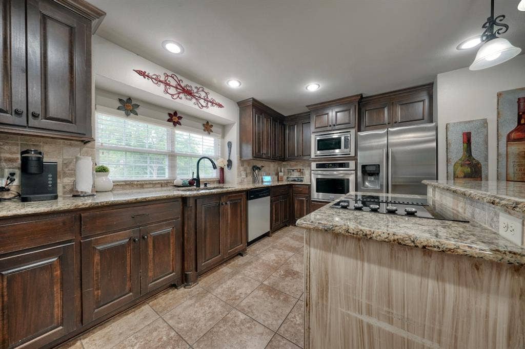 6112 Sutherland Drive, Tyler, TX 75703 6112 Sutherland Drive, Tyler, TX 75703