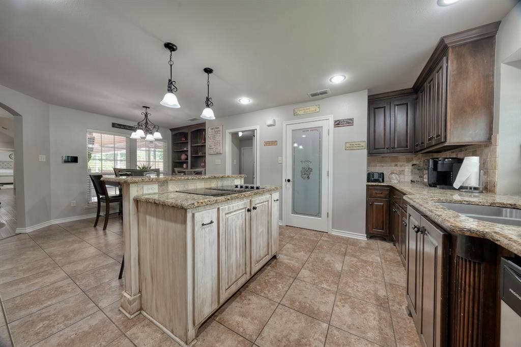 6112 Sutherland Drive, Tyler, TX 75703 6112 Sutherland Drive, Tyler, TX 75703