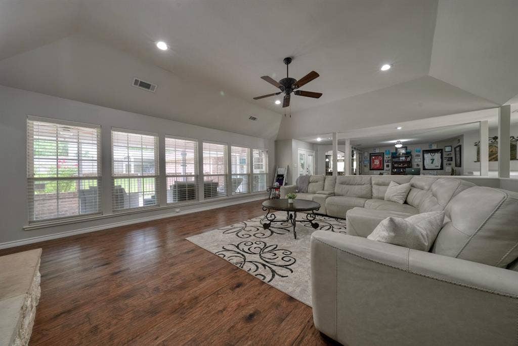 6112 Sutherland Drive, Tyler, TX 75703 6112 Sutherland Drive, Tyler, TX 75703