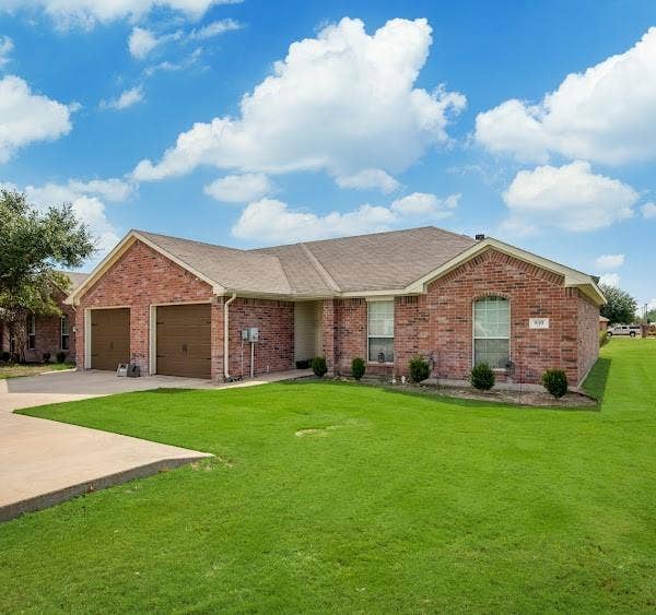 Property photo for 803 Hibiscus Trail, Waxahachie, TX