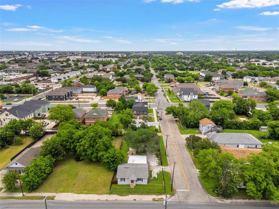 Property photo for 1724 S 18th Street, Waco, TX